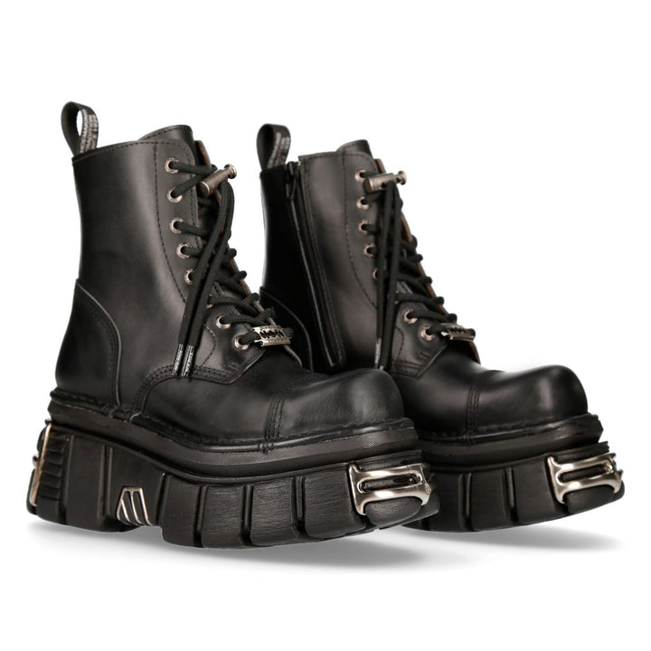 New Rock M-NEWMILI083-S37 – Military-Inspired Black Platform Boots with Laces